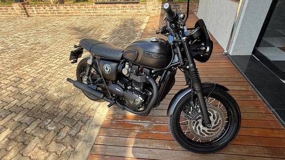 TRIUMPH BONNEVILLE T120 BLACK 1200 